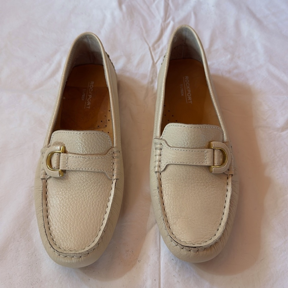 6M women’s Rockport driving moccasins cream/latte